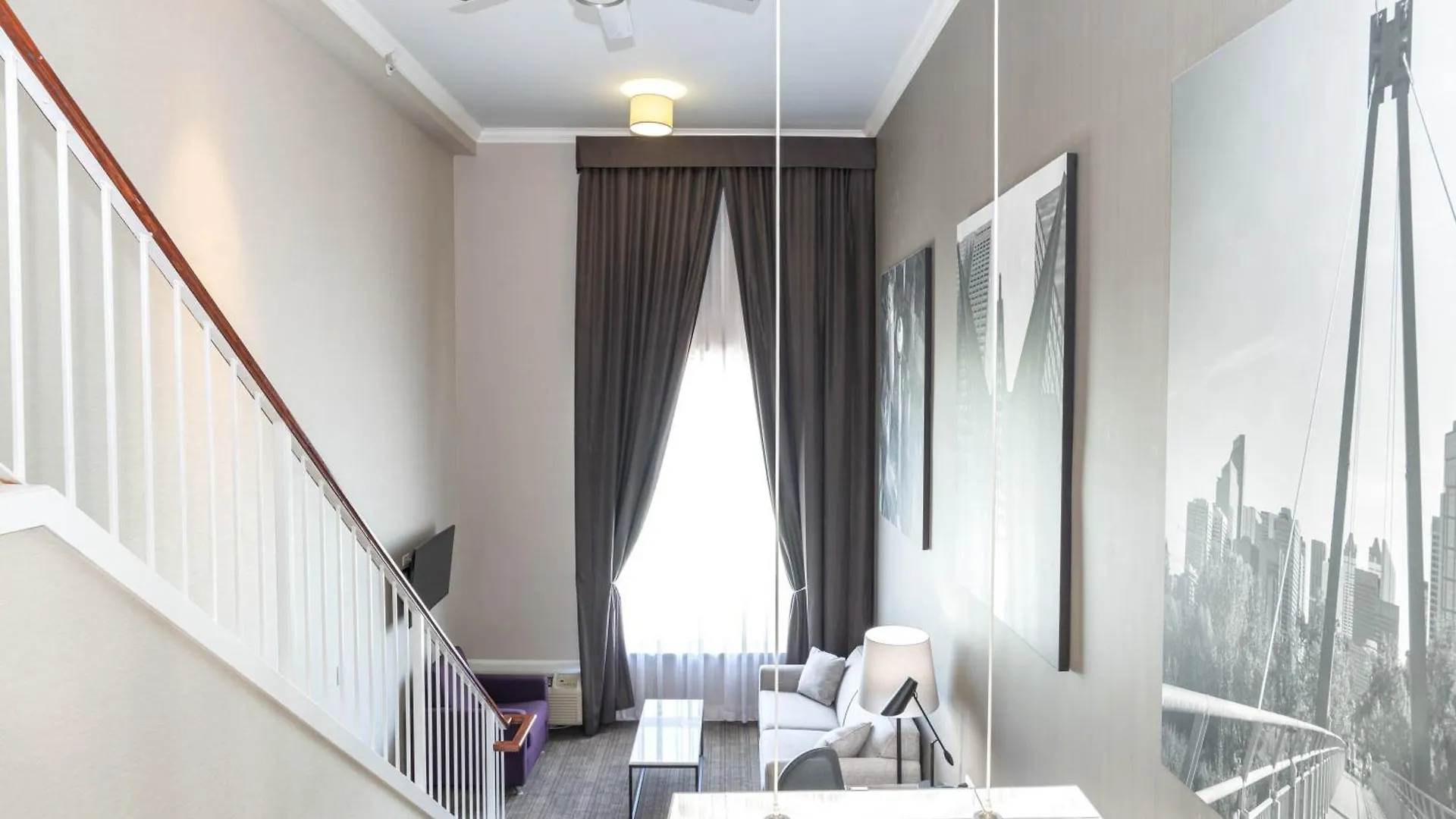 Sandman Hotel & Suites Calgary South 3*,